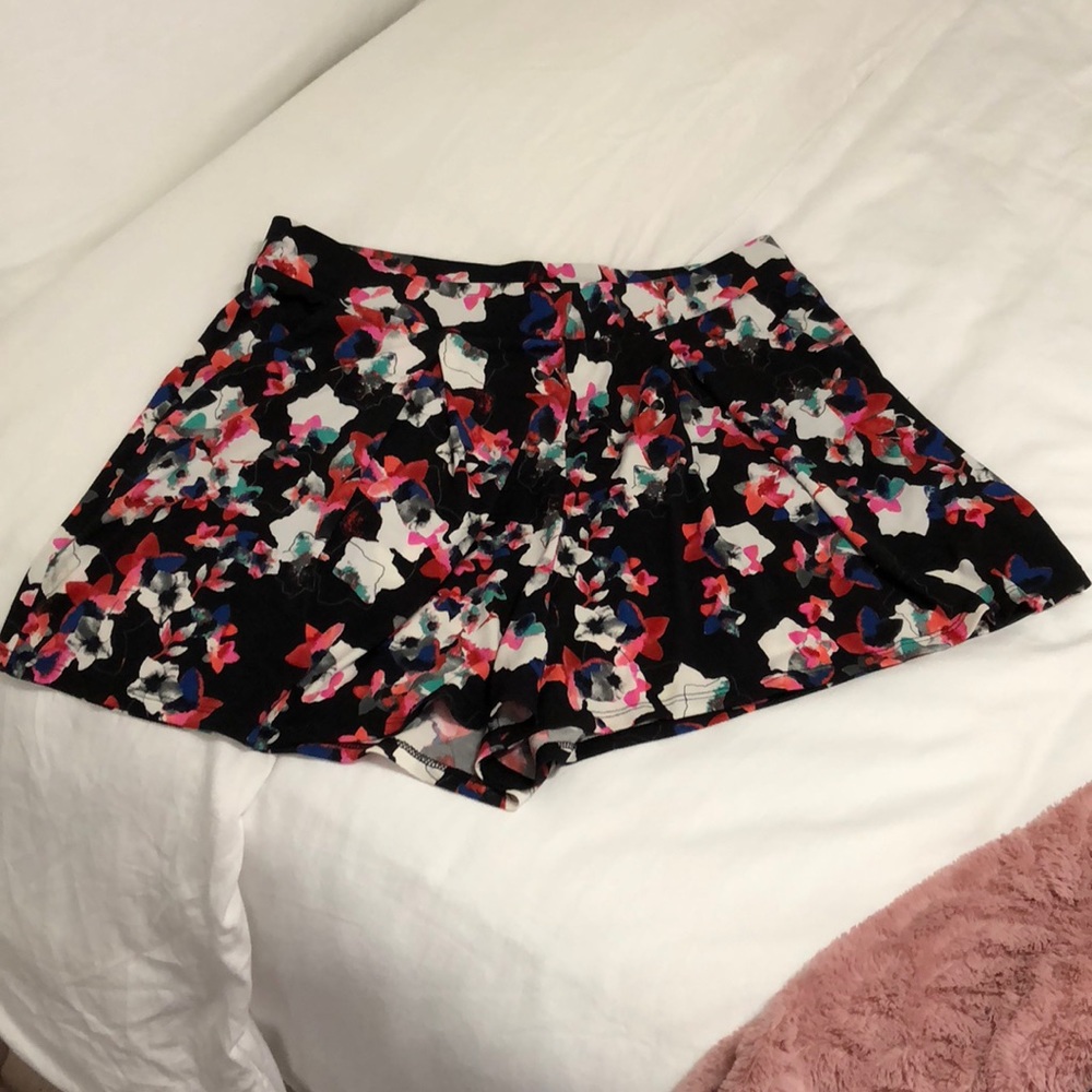 Express- Floral Shorts 🌸